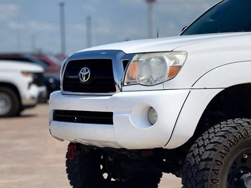 Used 2011 Toyota Tacoma PreRunner w/ SR5 Pkg #2 RWD image 9