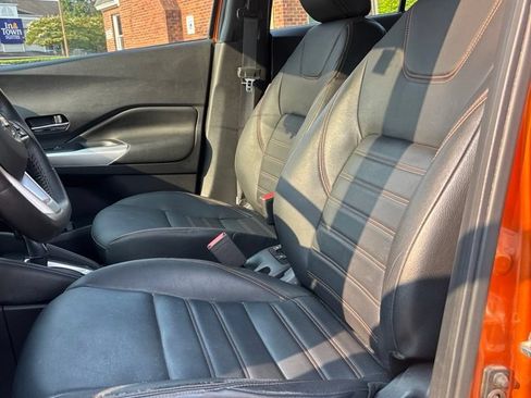 Used 2019 Nissan Kicks SR w/ SR Premium Package FWD image 18