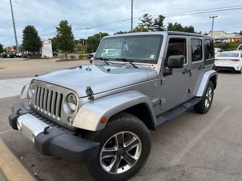 Used 2015 Jeep Wrangler Unlimited Sahara AWD/4WD image 5