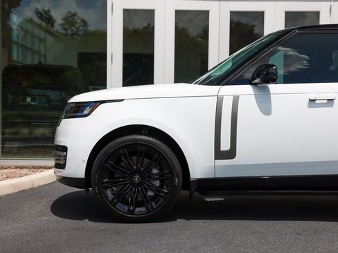 Used 2025 Land Rover Range Rover Long Wheelbase SE AWD/4WD image 5