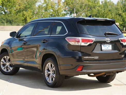 Used 2015 Toyota Highlander XLE FWD image 4