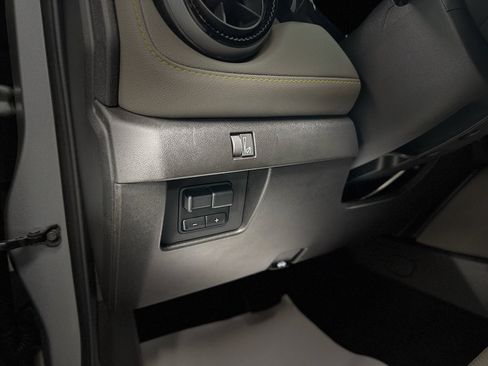 Used 2025 Chevrolet Colorado ZR2 w/ Technology Package AWD/4WD image 17