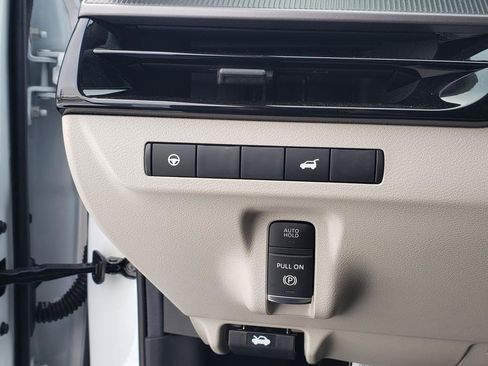 Certified 2025 Nissan Murano SV image 31