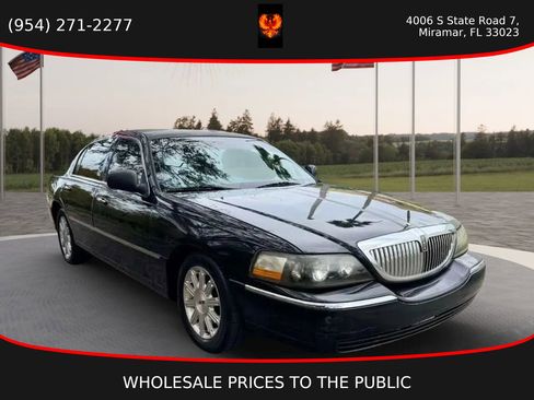 Used 2008 Lincoln Town Car Signature Limited image 1