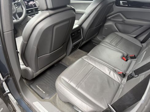 Used 2019 Porsche Cayenne AWD/4WD image 18