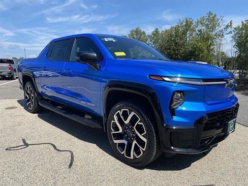 Certified 2025 Chevrolet Silverado EV RST AWD/4WD image 3