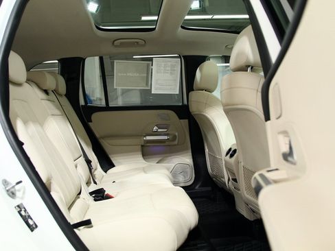 Used 2021 Mercedes-Benz GLB 250 4MATIC image 26