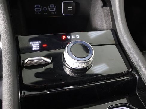 Used 2022 Jeep Grand Cherokee Limited image 49