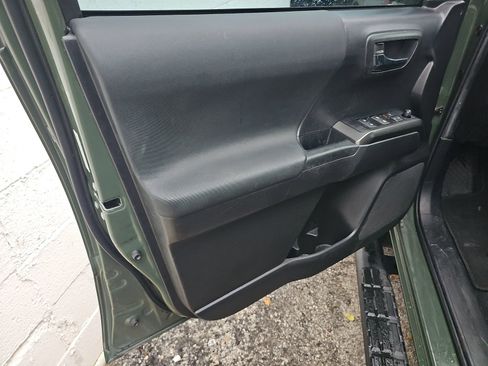 Used 2022 Toyota Tacoma TRD Off-Road image 15