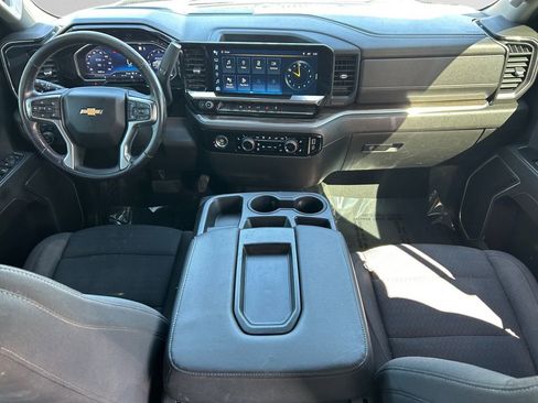 Used 2022 Chevrolet Silverado 1500 LT AWD/4WD image 11