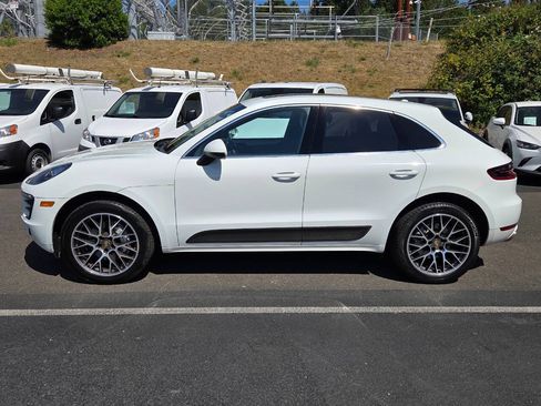 Used 2016 Porsche Macan S w/ Infotainment Package AWD/4WD image 4