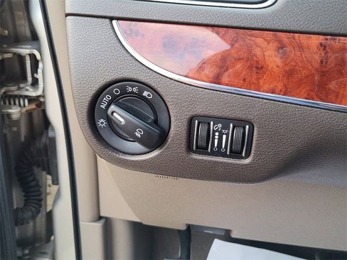 Used 2012 Chrysler Town & Country Limited w/ Luxury Group image 26