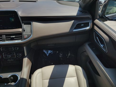 Used 2022 Chevrolet Suburban LT w/ LT Signature Plus Package RWD image 20