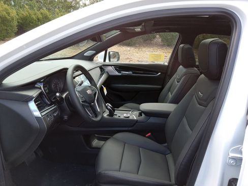 New 2026 Cadillac XT5 Premium Luxury w/ LPO, ONYX Package AWD/4WD image 10