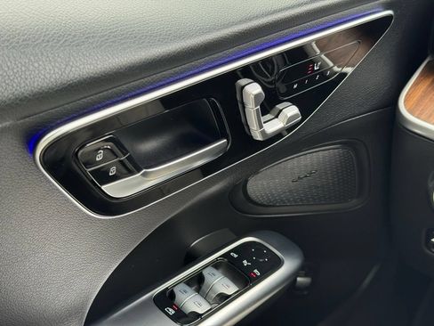 Used 2025 Mercedes-Benz C 300 4MATIC Sedan image 8