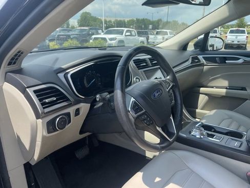 Used 2019 Ford Fusion SEL image 10