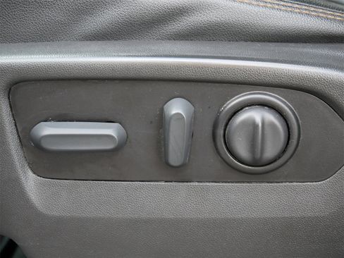 Used 2022 GMC Sierra 1500 AT4 w/ AT4 Preferred Package image 16