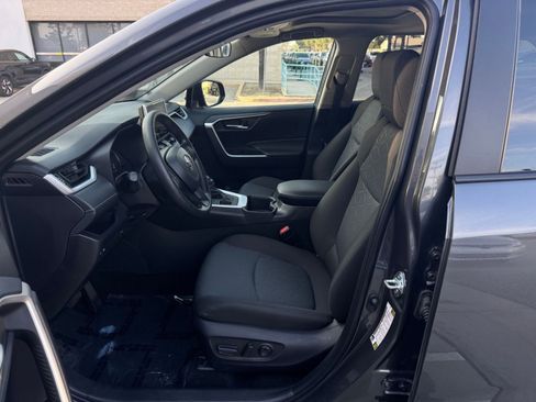 Used 2025 Toyota RAV4 XLE image 28
