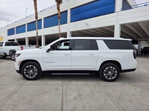 Used 2025 Chevrolet Suburban LT w/ Comfort Package image 3