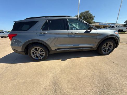 Used 2024 Ford Explorer XLT w/ Equipment Group 202A RWD image 8