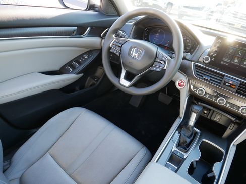 Used 2019 Honda Accord EX image 9