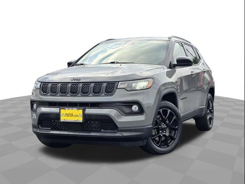 Used 2023 Jeep Compass Altitude image 1
