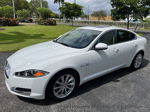 Used 2013 Jaguar XF image 1