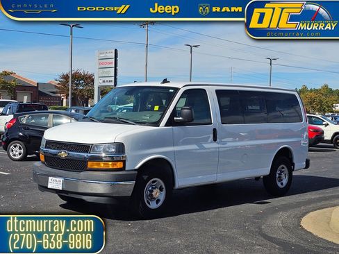 Used 2019 Chevrolet Express 3500 LT w/ LT Preferred Equipment Group image 2