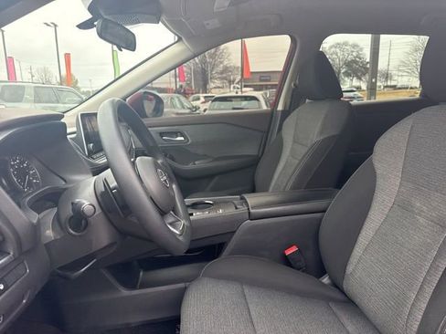 Used 2023 Nissan Rogue SV image 9