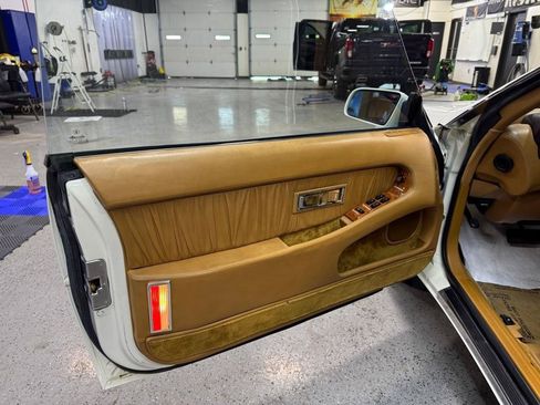Used 1990 Chrysler TC by Maserati FWD image 12