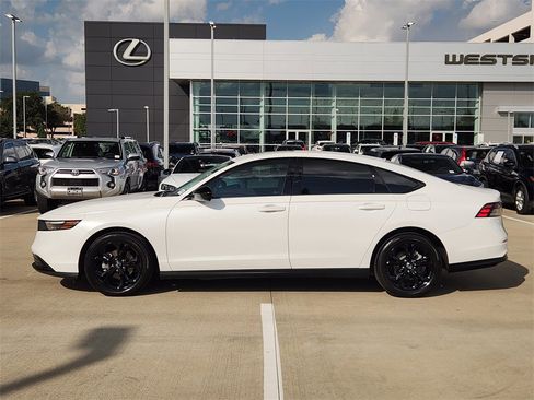 Used 2025 Honda Accord SE image 4