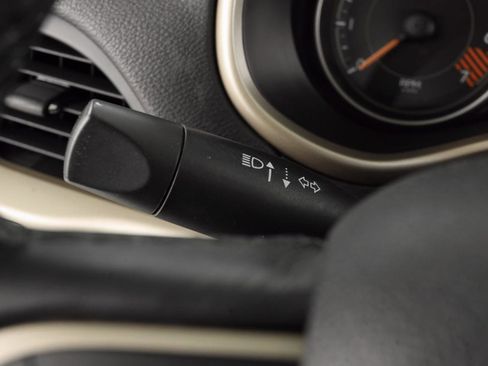 Used 2015 Jeep Cherokee Latitude image 16