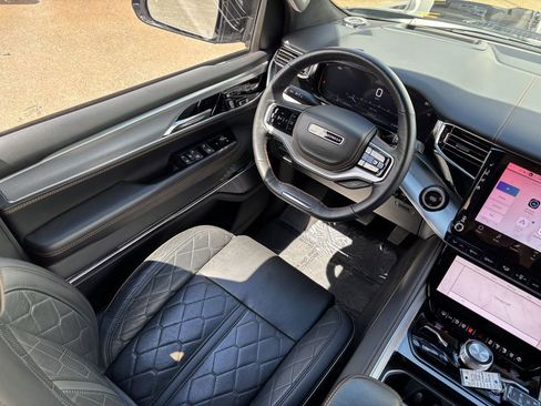 Used 2023 Jeep Grand Wagoneer Series III w/ Rear-Seat Entertainment Group AWD/4WD image 20