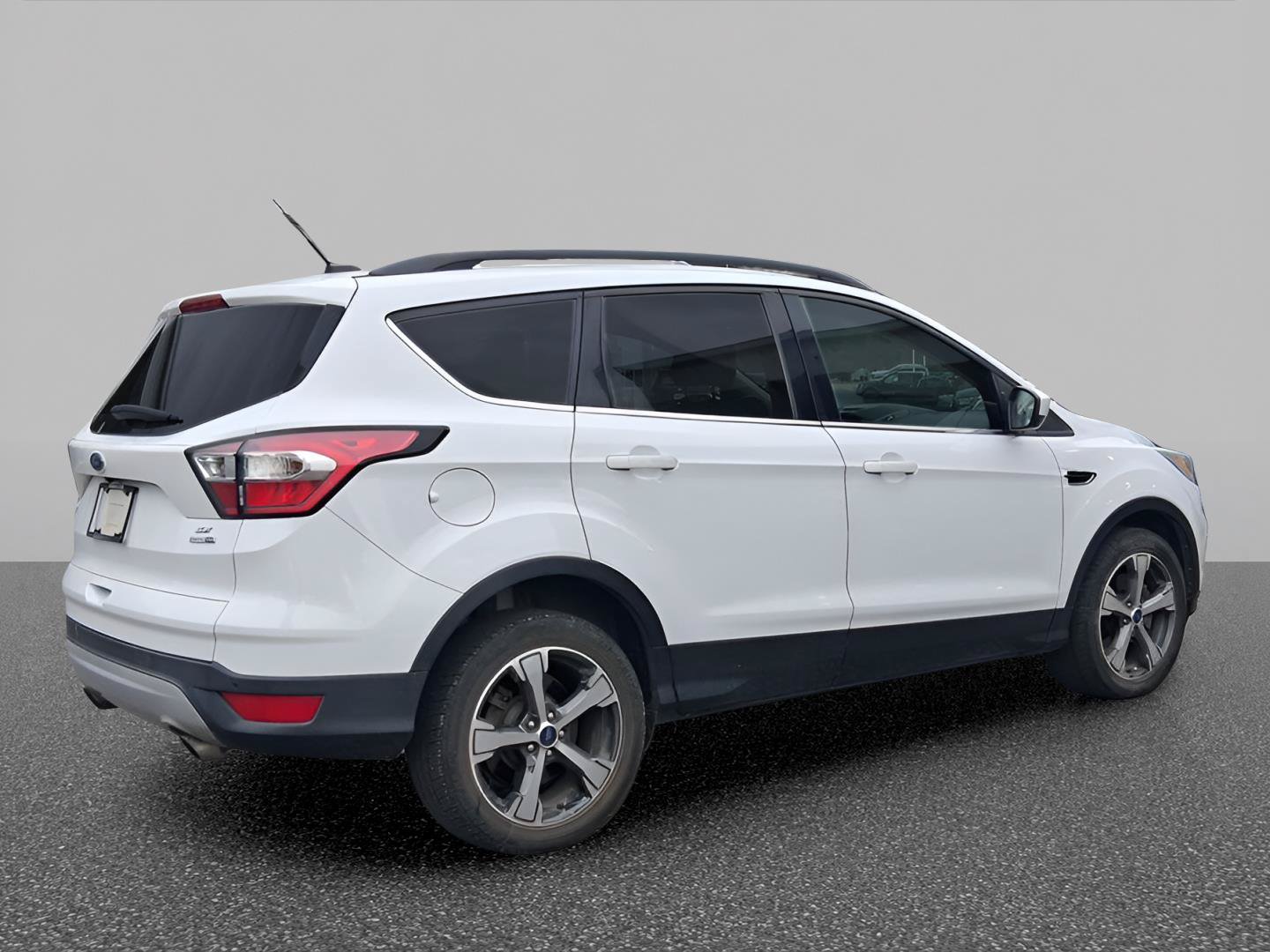 Used 2017 Ford Escape SE w/ Equipment Group 201A AWD/4WD image 5
