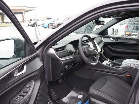 New 2025 Jeep Grand Cherokee Laredo X image 10