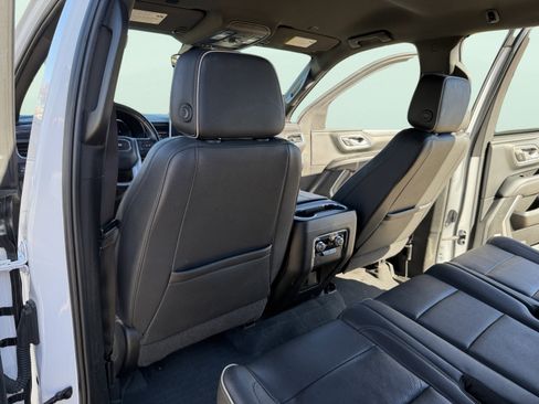 Used 2022 GMC Yukon XL SLT w/ SLT Luxury Package image 21