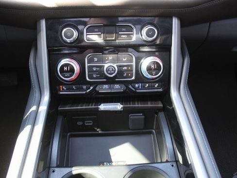 Used 2024 GMC Yukon Denali w/ Advanced Technology Package image 34