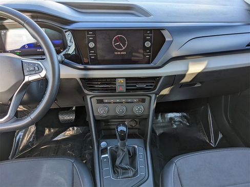 Certified 2022 Volkswagen Taos SE w/ Driver Assistance Package image 15