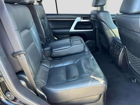 Used 2019 Toyota Land Cruiser image 13
