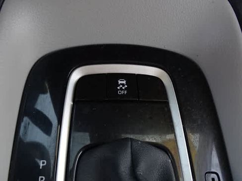 Used 2024 Toyota Corolla LE FWD image 31