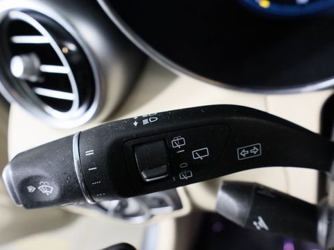 Used 2020 Mercedes-Benz GLC 300 image 26