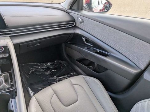 Used 2025 Hyundai Elantra Limited FWD image 15