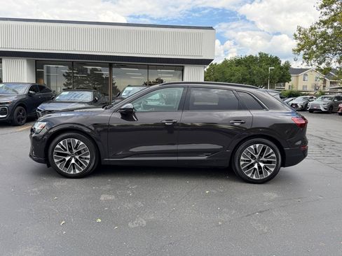 Used 2024 Audi Q8 e-tron Premium Plus w/ Premium Plus Package AWD/4WD image 18