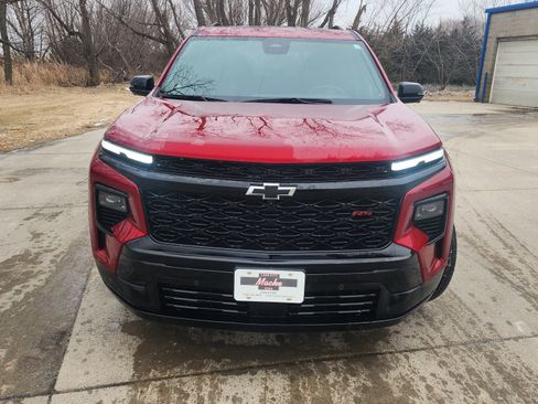 Used 2024 Chevrolet Traverse RS image 2