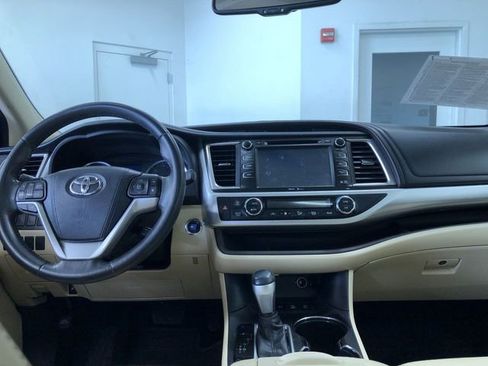 Used 2015 Toyota Highlander XLE image 16