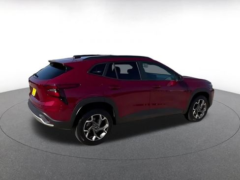 Used 2025 Chevrolet Trax LT FWD image 14