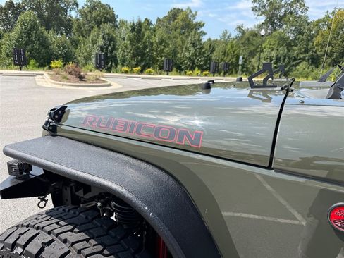 Used 2015 Jeep Wrangler Unlimited Rubicon w/ Dual Top Group AWD/4WD image 12
