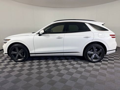 Used 2025 Genesis GV70 2.5T w/ Sport Prestige Package image 9