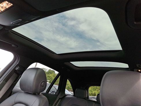 Used 2022 Mercedes-Benz GLC 300 4MATIC image 11