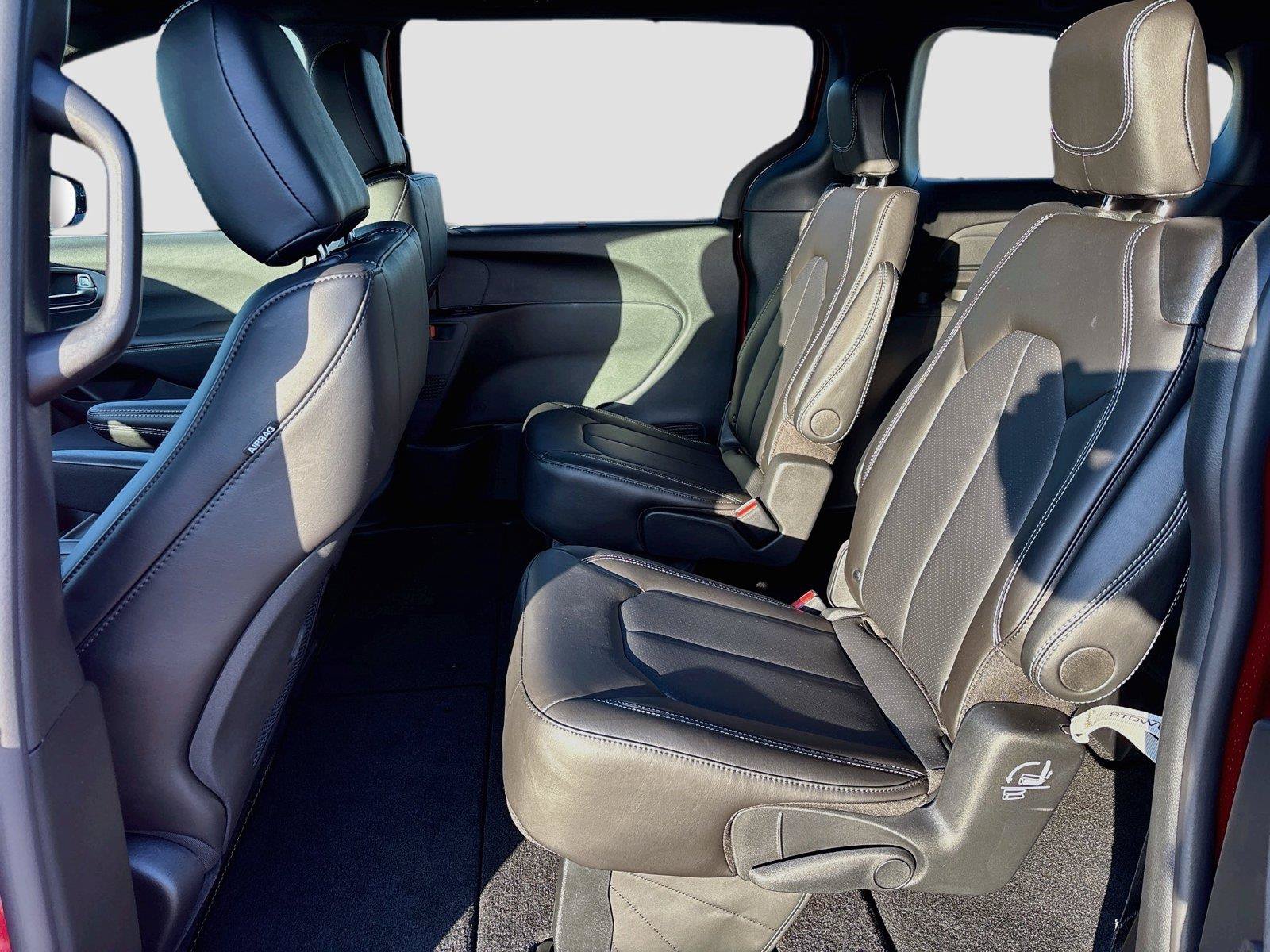 New 2027 Chrysler Pacifica Select AWD/4WD image 11